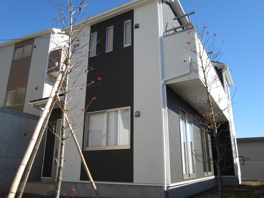 Local appearance photo. Building 3