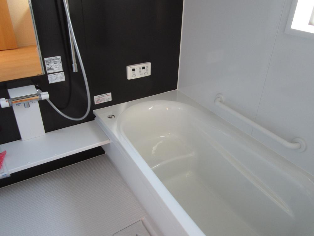 Bathroom. 4 Building