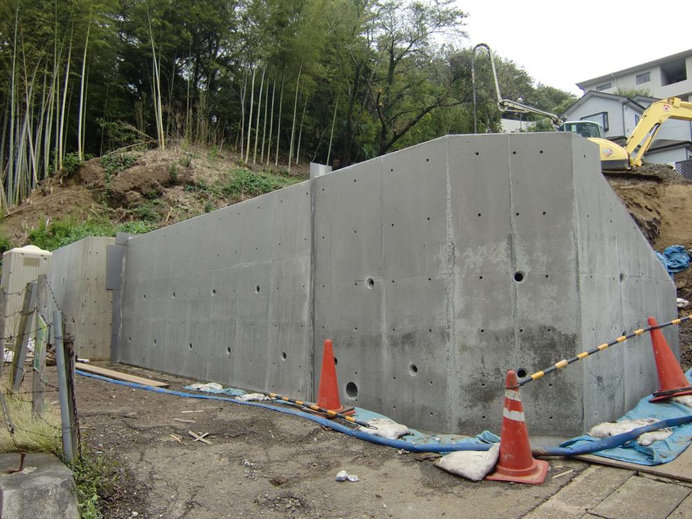 Local photos, including front road. Local (10 May 2013) Shooting