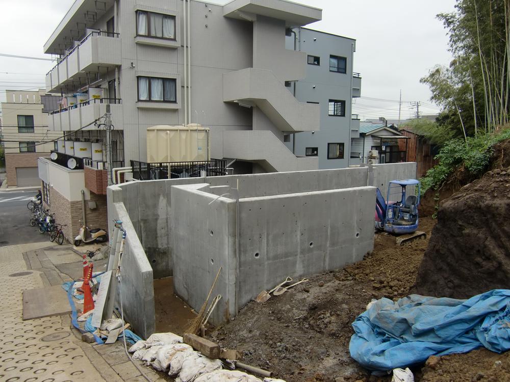 Local photos, including front road. Local (10 May 2013) Shooting