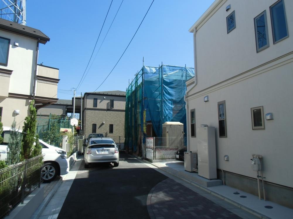 Local photos, including front road. Local (09 May 2013) Shooting