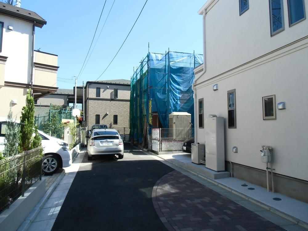 Local photos, including front road. Local (09 May 2013) Shooting