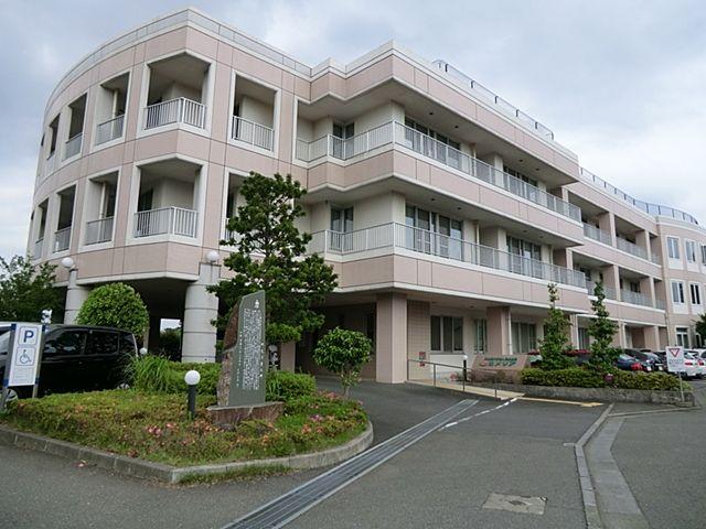 Hospital. 260m to Camelia clinic