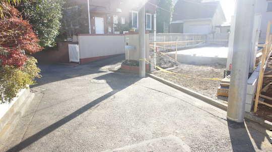 Local photos, including front road. Frontal road