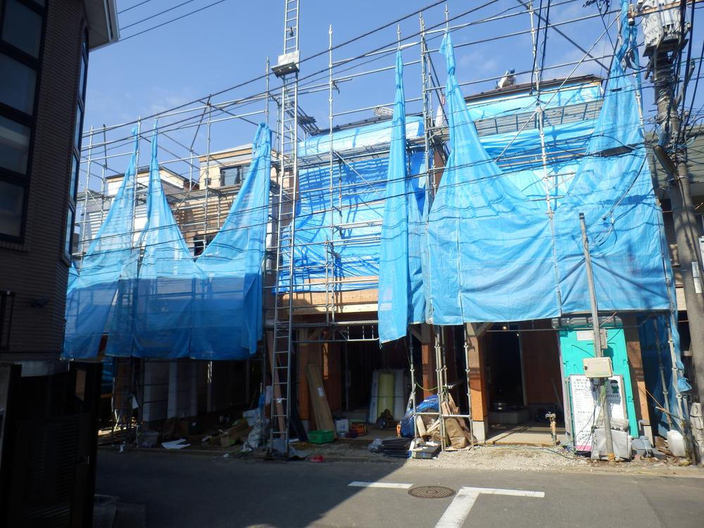 Local appearance photo. South 4m public road! 2-stage balcony Zento south!