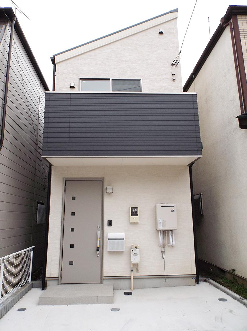 Local appearance photo. Local (10 May 2013) Shooting