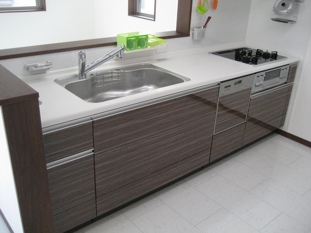 Kitchen. Indoor (11 May 2013) Shooting