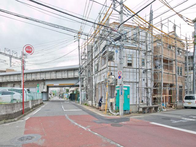 Local photos, including front road. 2013 October 17 shooting Panoramic view