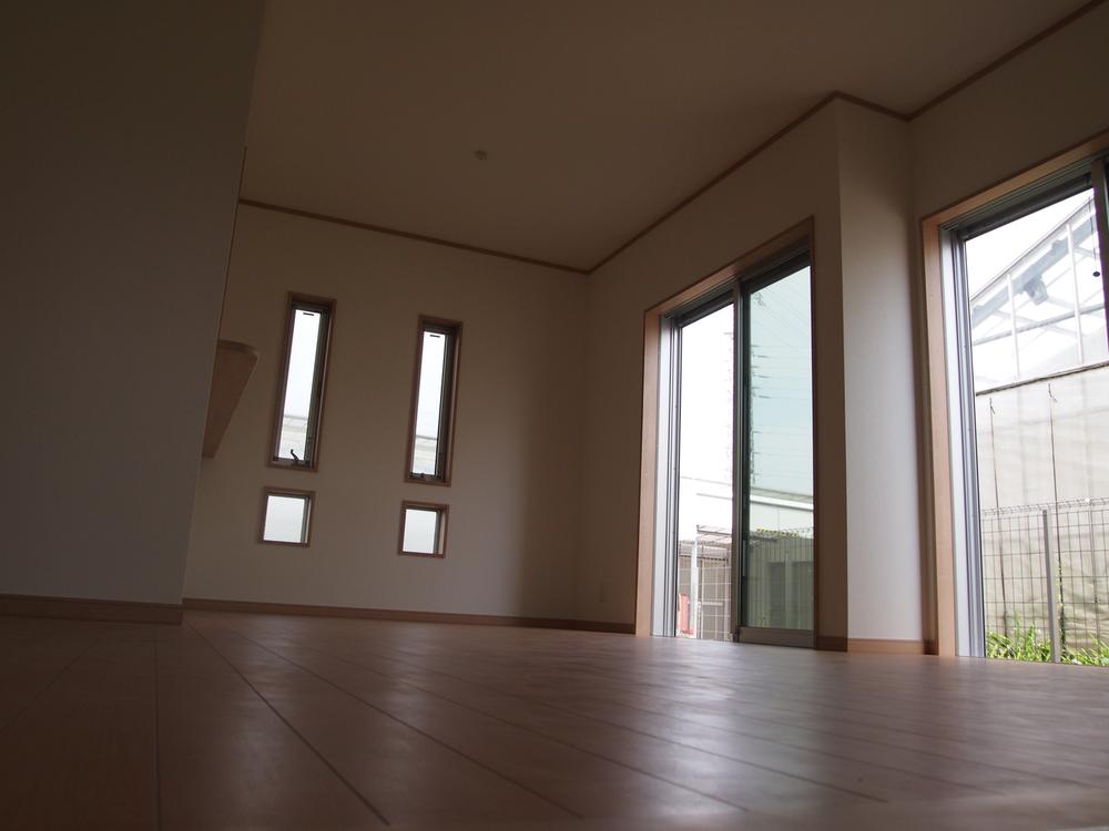 Living. It is a photograph of the same specification LDK16 Pledge. The property will be 19.1 Pledge.