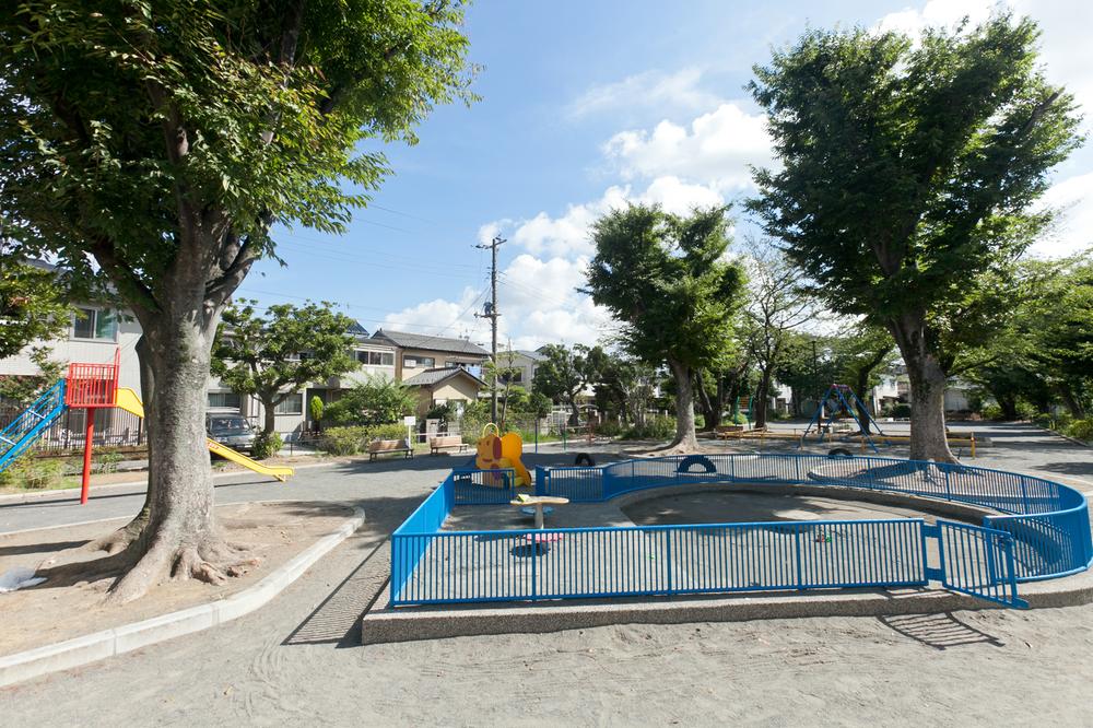 park. Shin'yoshida 200m until the first park