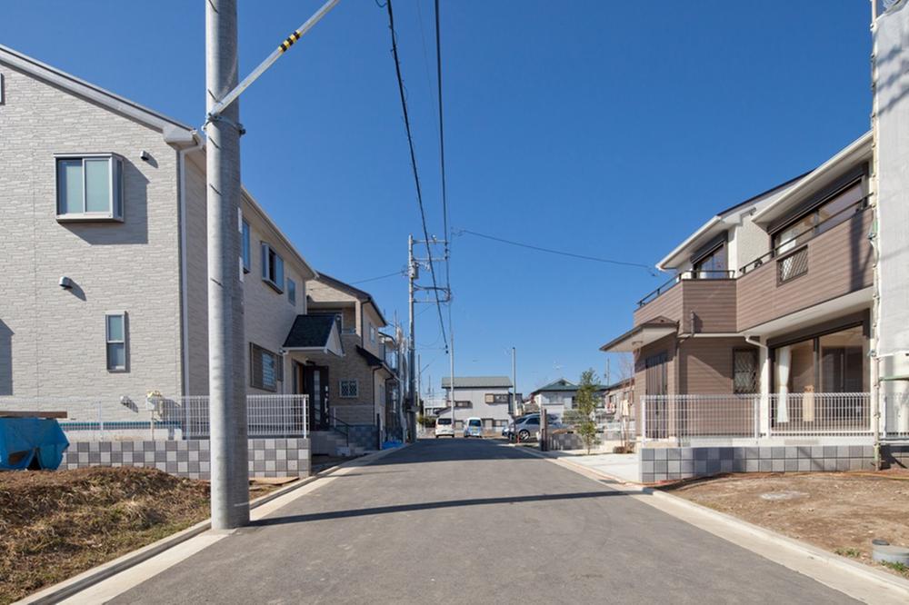 Local photos, including front road. Tokyu Toyoko Line [Tsunashima] Station flat walk 16 minutes