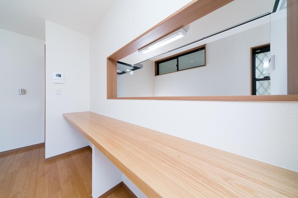 Living. Installing the counter before the kitchen