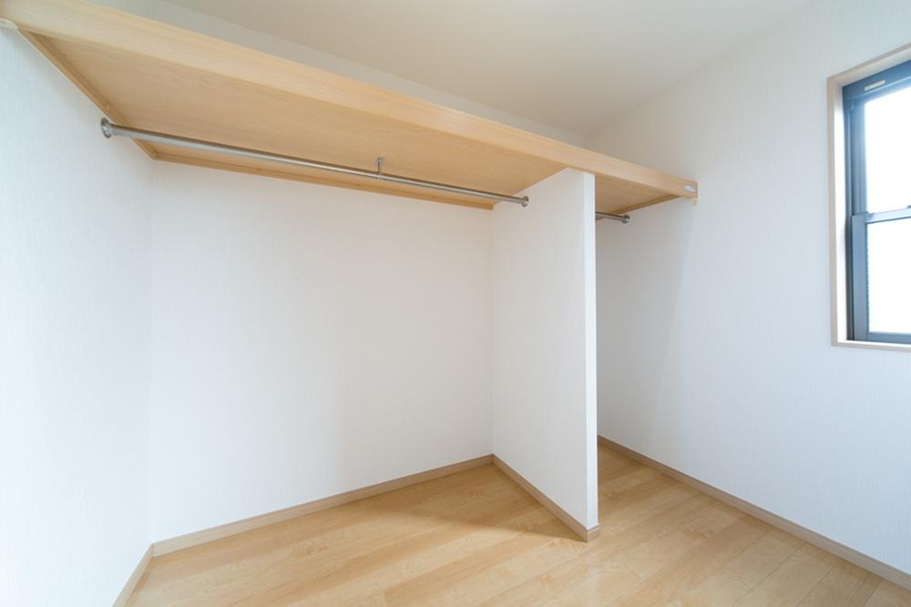 Receipt. Since the spacious WIC is also attached (walk-in closet) window you can also brightly ventilation.