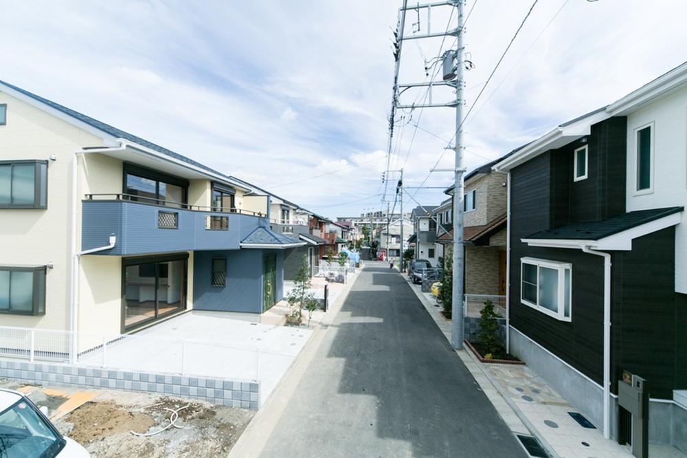 Local appearance photo. All sections appearance in good green full of a quiet residential area of per yang ・ All 15 compartments rich in different variations of the floor plan