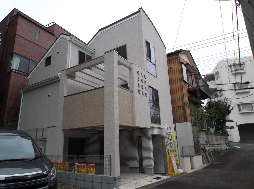 Local appearance photo. Local (10 May 2013) Shooting