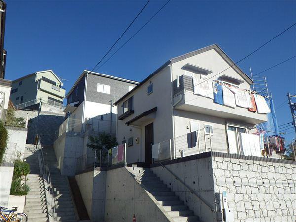 Local appearance photo. (1) Building appearance