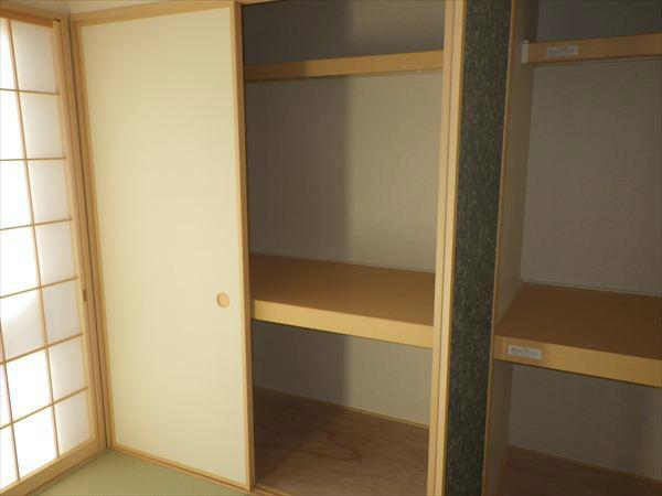 Receipt. (1) Building Japanese-style storage