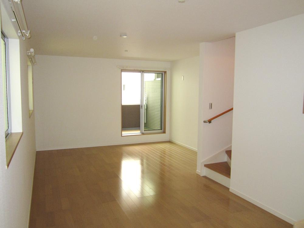 Same specifications photos (living)