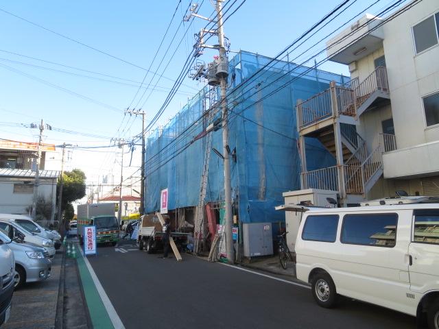 Local photos, including front road. Local (11 May 2013) Shooting