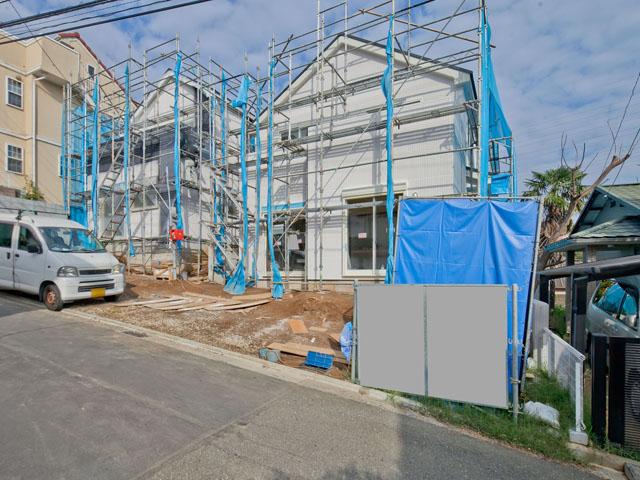 Local photos, including front road. Local (11 May 2013) Shooting