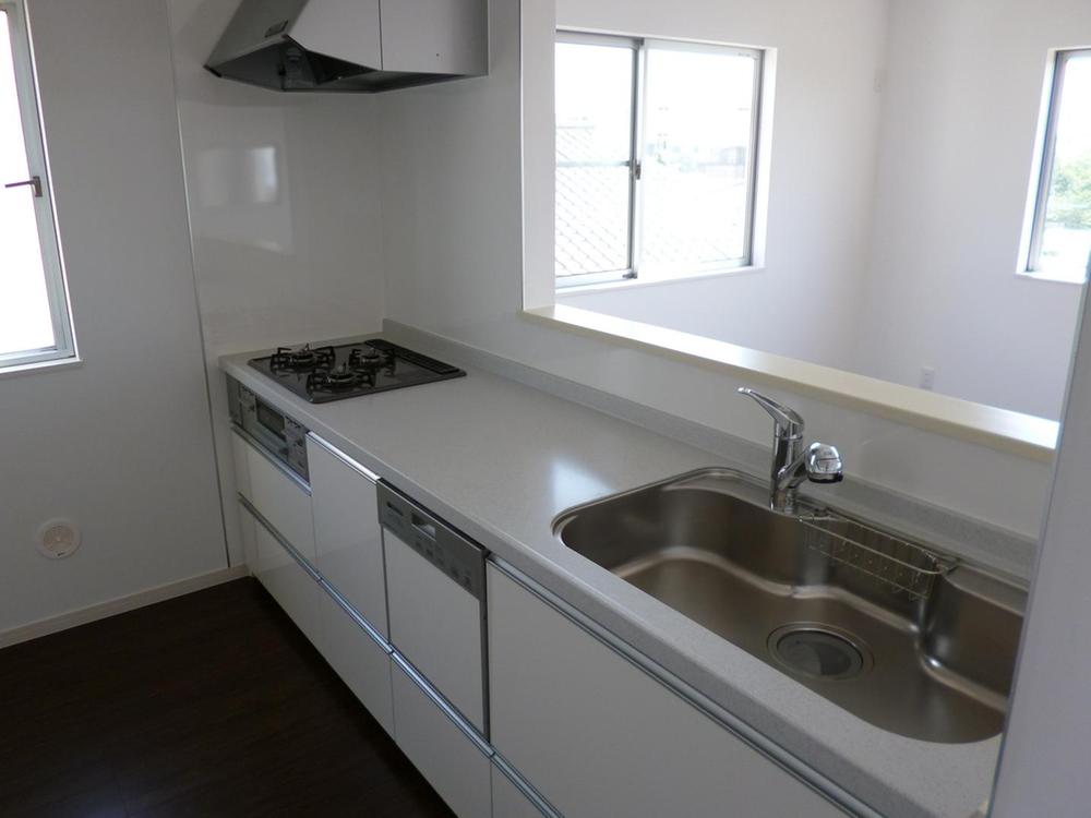 Kitchen. 4 Building face-to-face kitchen