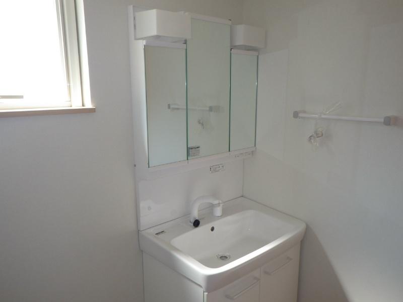 Wash basin, toilet. Washroom 12th term No. 2