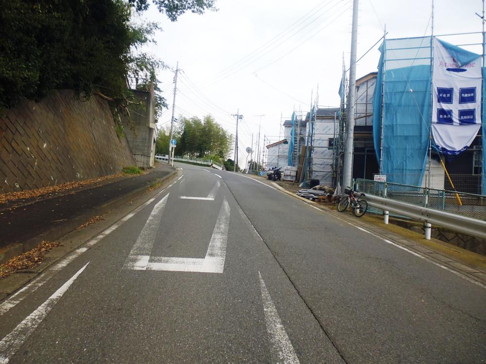 Local photos, including front road. Local shooting