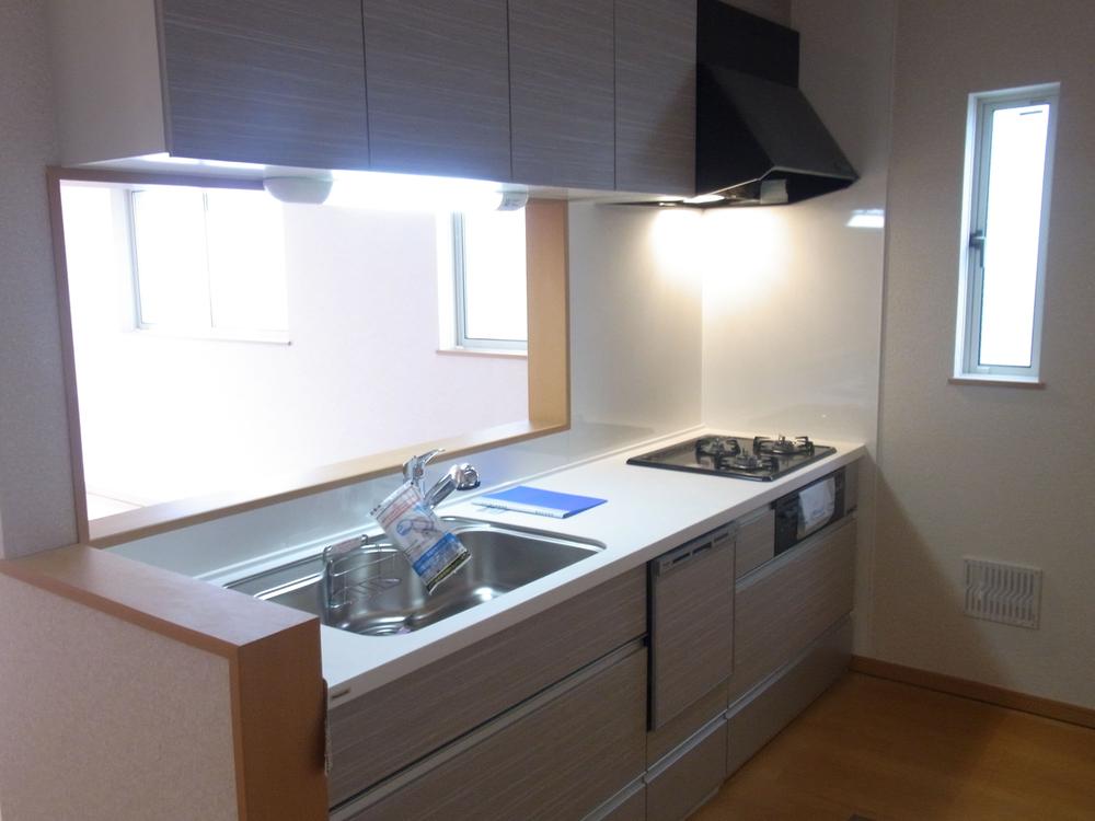 Kitchen. 1 Building Face-to-face kitchen with a feeling of opening!