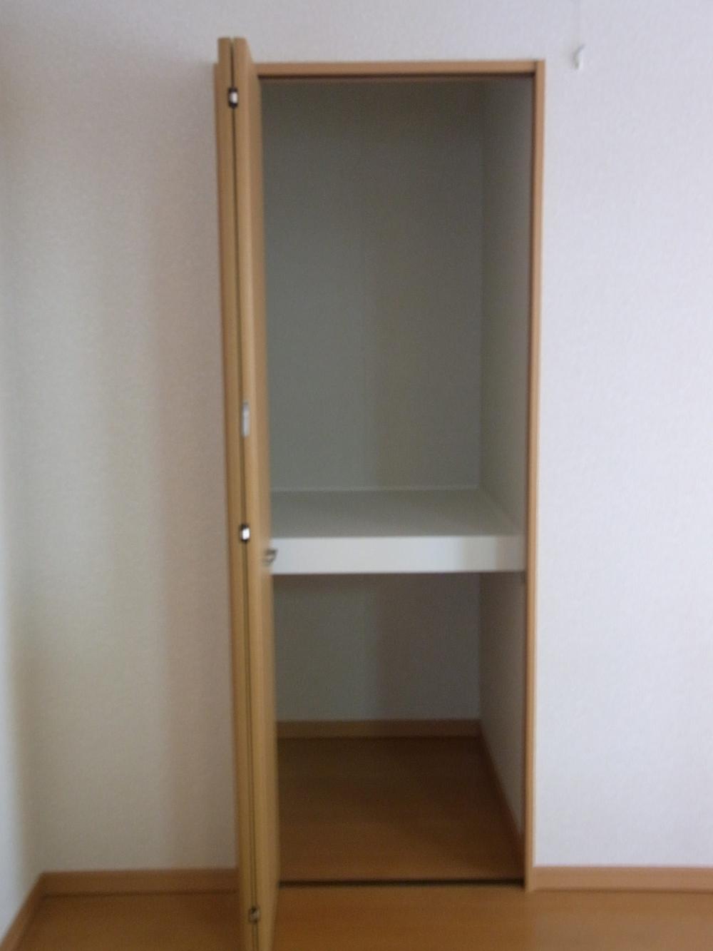 Receipt. 1 Building Happy with storage in the kitchen next to!