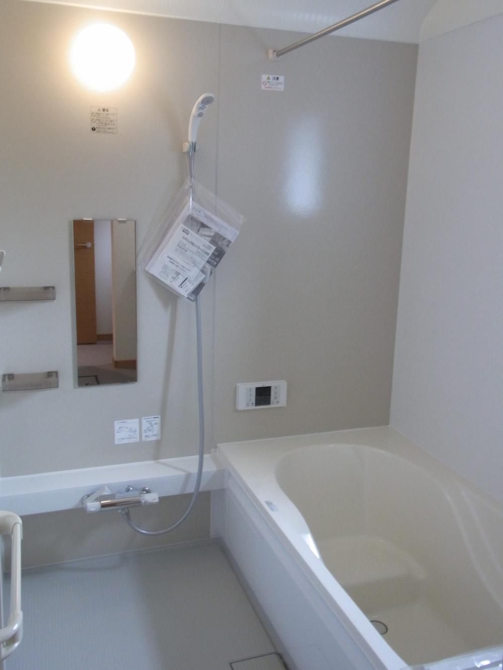 Bathroom. 1 Building Spacious 1 tsubo size, With bathroom dryer!