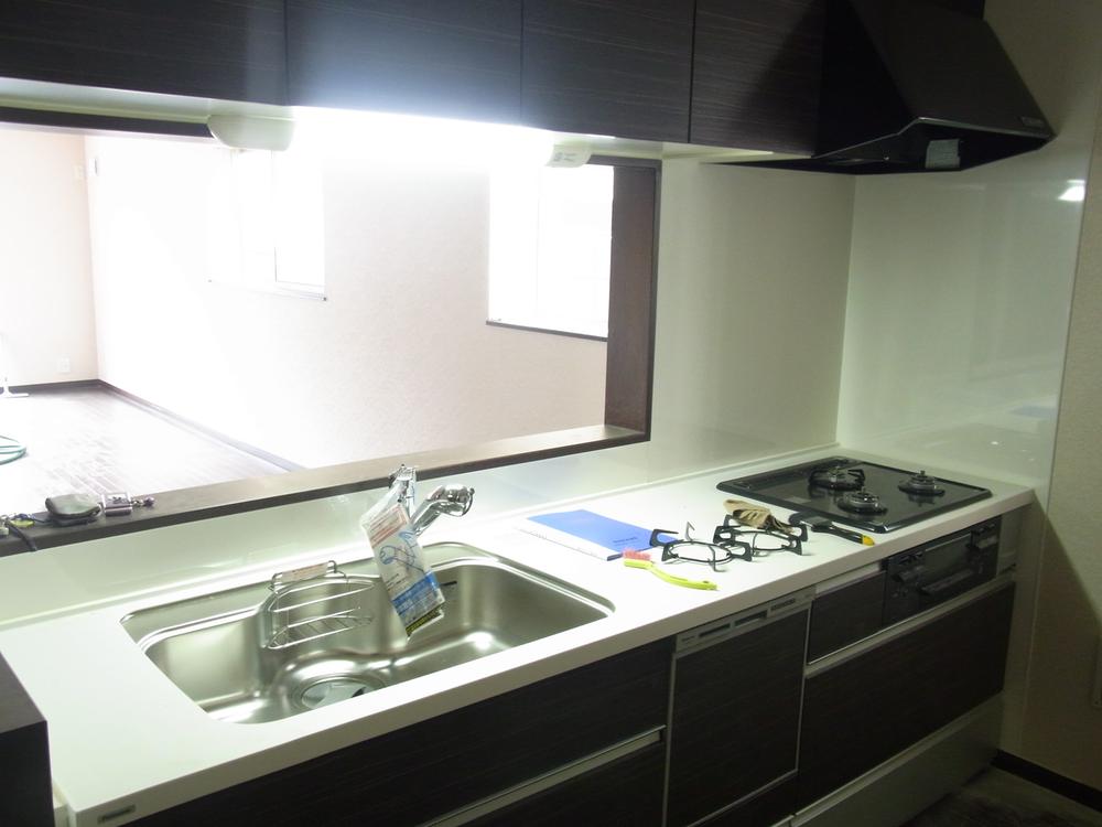 Kitchen. Building 2 Face-to-face kitchen with a feeling of opening!