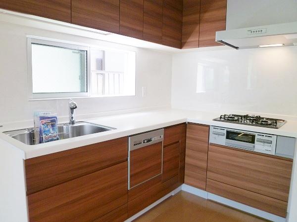 Same specifications photo (kitchen). Same specifications complete example of construction (kitchen)