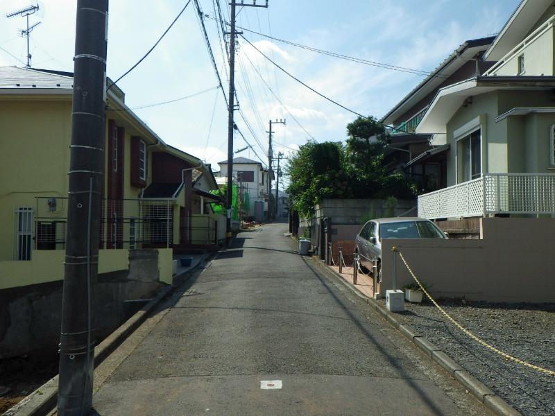 Local photos, including front road. Frontal road