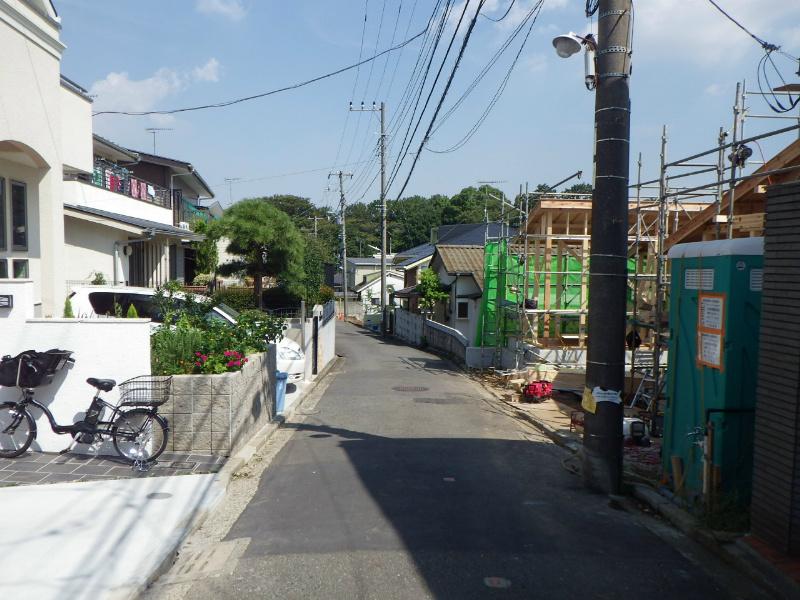 Local photos, including front road. Frontal road