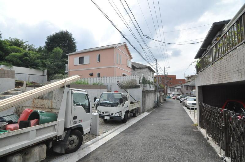 Local photos, including front road. Local (10 May 2013) Shooting