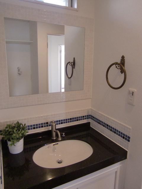 Wash basin, toilet. Indoor (10 May 2013) Shooting