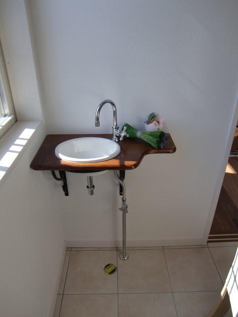 Wash basin, toilet. Indoor (10 May 2013) Shooting