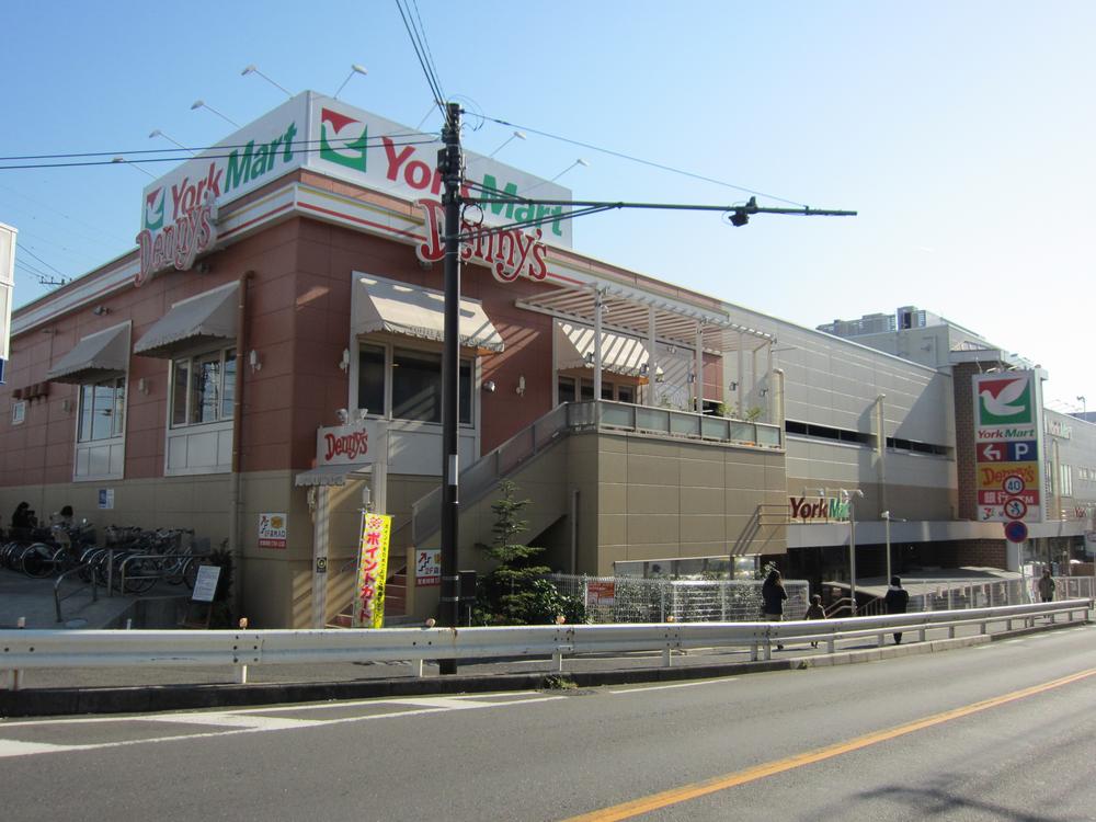 Supermarket. York Mart Myorenji to the store 827m