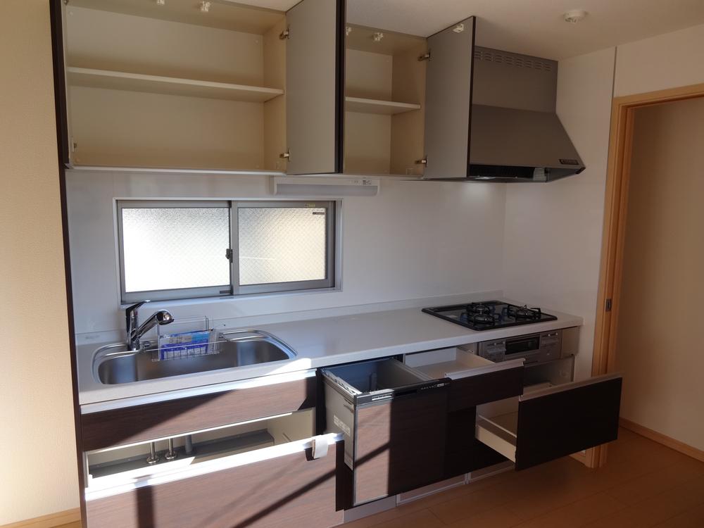 Kitchen. Indoor (11 May 2013) Shooting