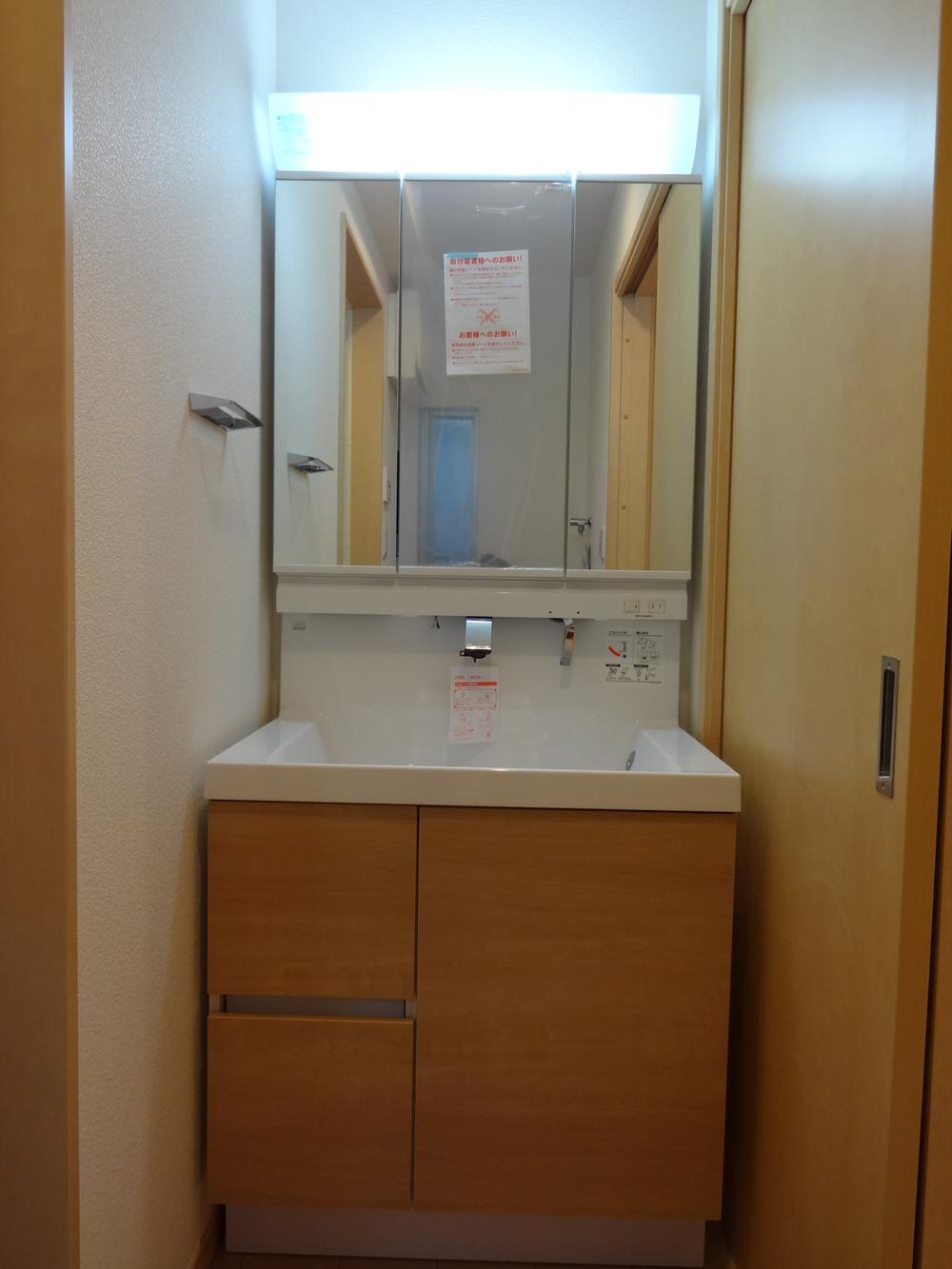 Wash basin, toilet. Indoor (11 May 2013) Shooting