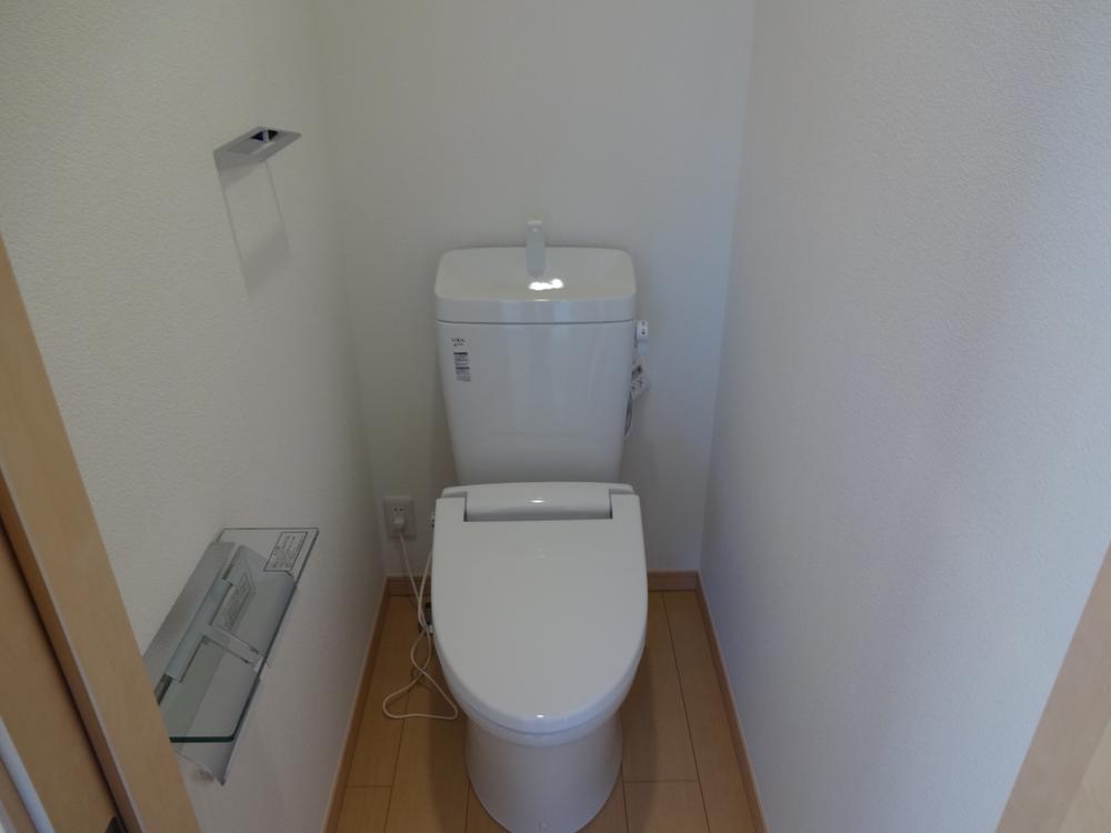 Toilet. Indoor (11 May 2013) Shooting