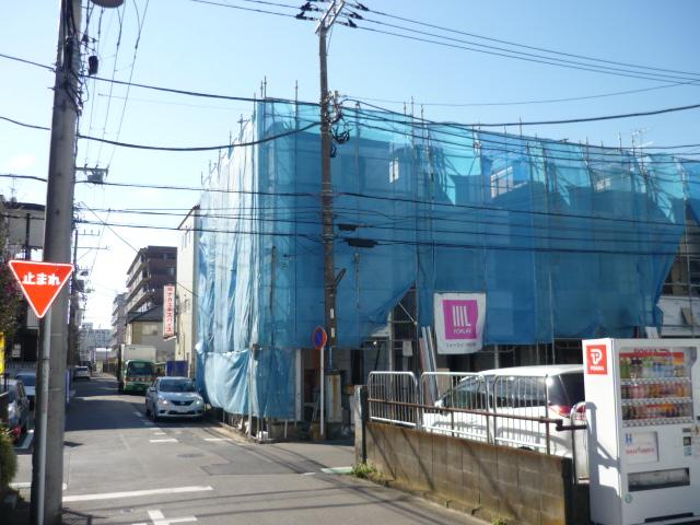 Local photos, including front road. Local (12 May 2013) Shooting