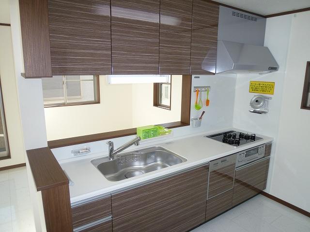 Kitchen. Building 2 Indoor (November 21, 2013) Shooting