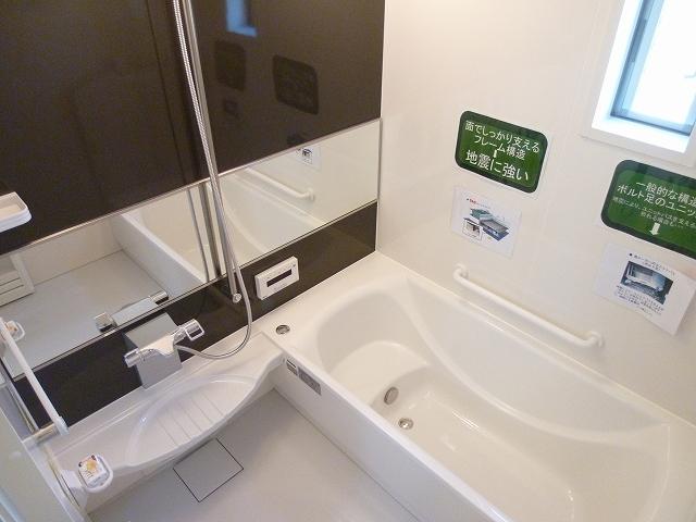 Bathroom. Building 2 Indoor (November 21, 2013) Shooting