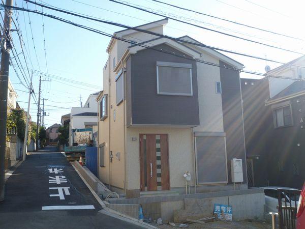 Local photos, including front road. Local (November 21, 2013) Shooting