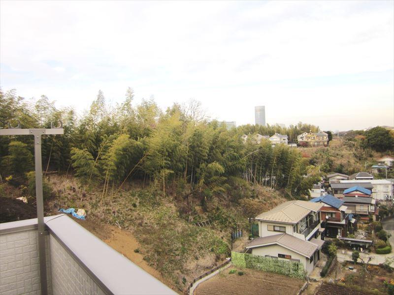View photos from the dwelling unit. View from the site (December 2013) Shooting