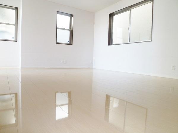 Same specifications photos (living). Same specifications complete example of construction (living)