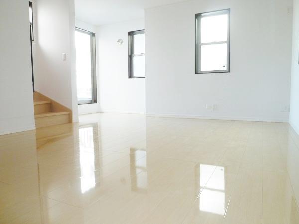 Same specifications photos (living). Same specifications complete example of construction (living)