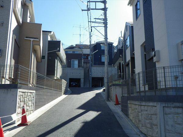 Local photos, including front road. Frontal road