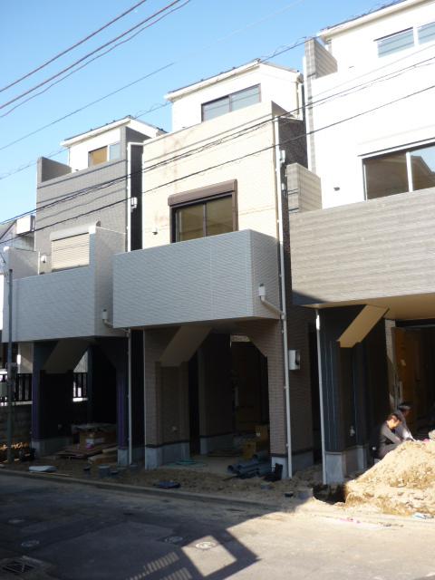 Local appearance photo. Local (12 May 2013) Shooting